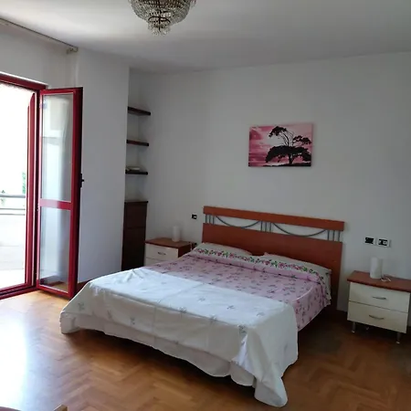 Semesterbostad Casa 140 Mq Con Terrazza Vista Mare Silvi Paese